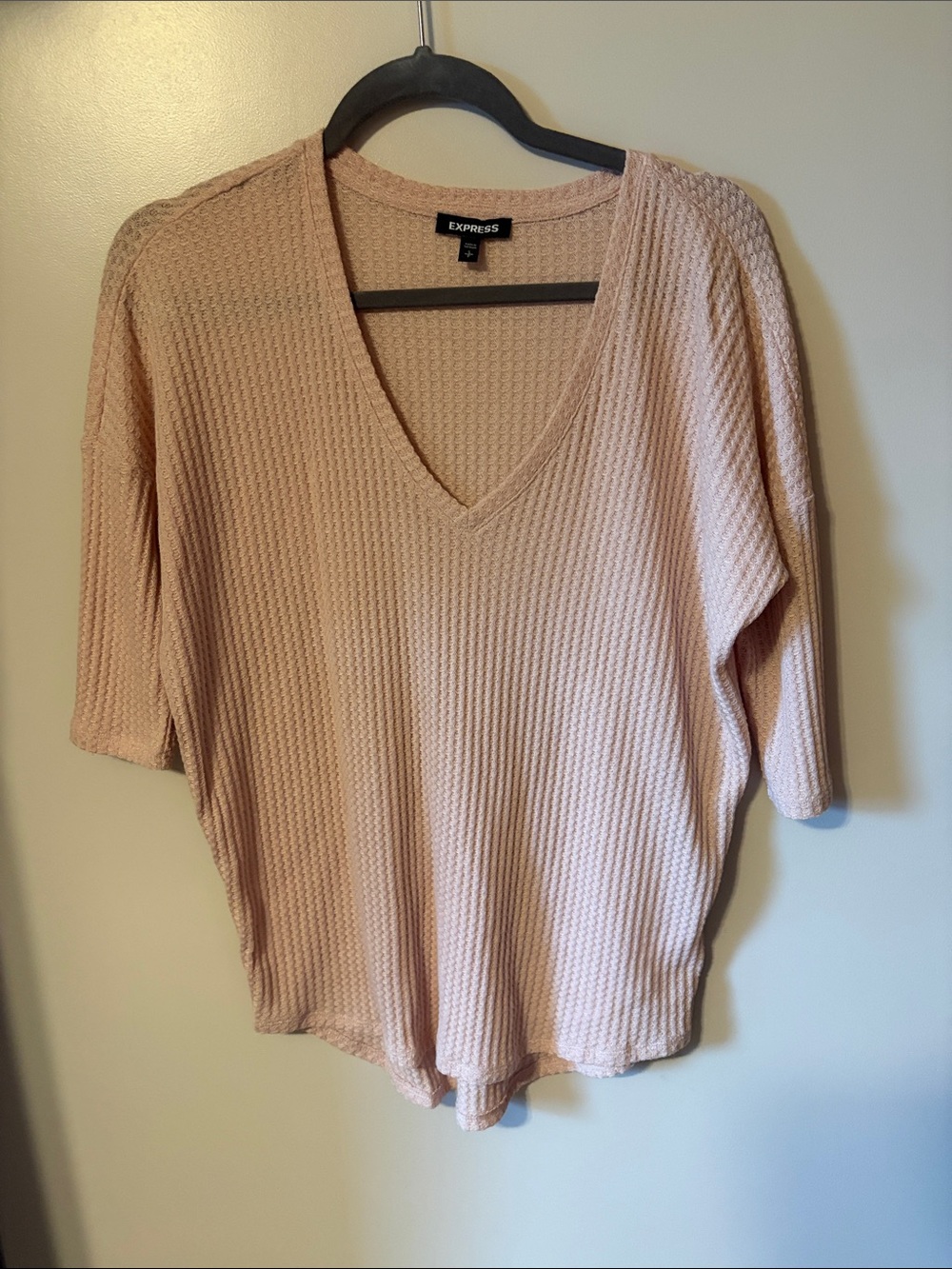 Express Women's Waffle Knit V-Neck Top in Blush Pink